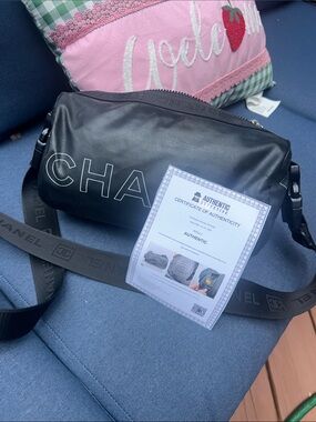 Chanel vintage barrel crossbody 🥳🥳❌❌